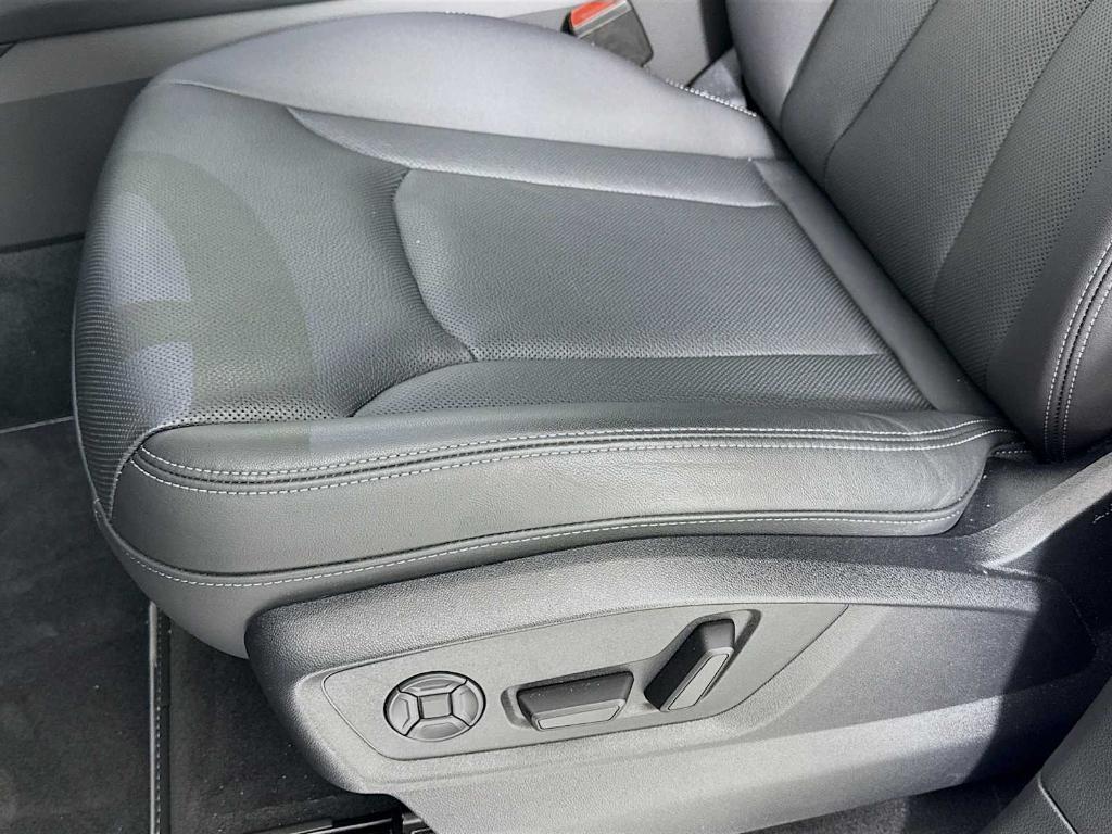 used 2025 Audi Q7 car, priced at $60,300