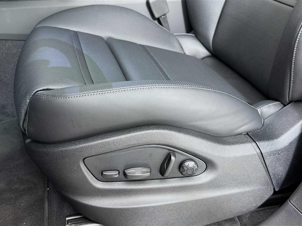 new 2025 Porsche Cayenne car, priced at $139,785