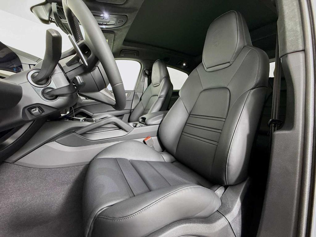 new 2025 Porsche Cayenne car, priced at $163,625