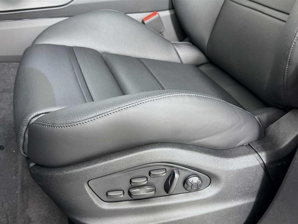 new 2025 Porsche Cayenne car, priced at $163,625