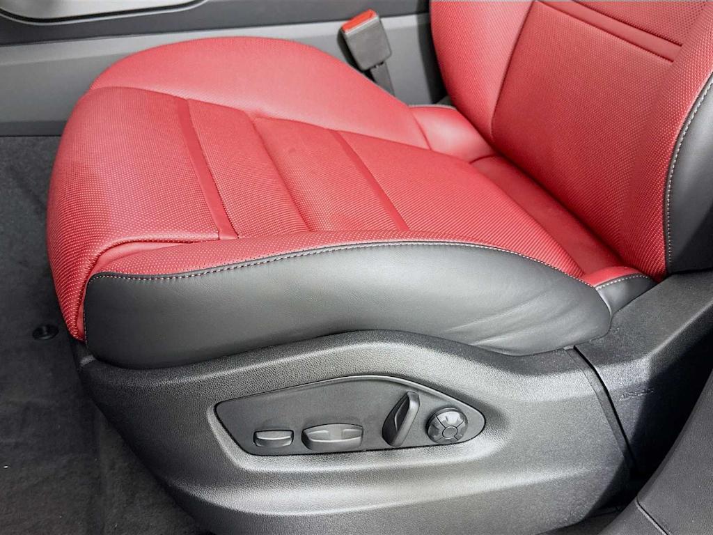 new 2025 Porsche Cayenne car, priced at $109,475