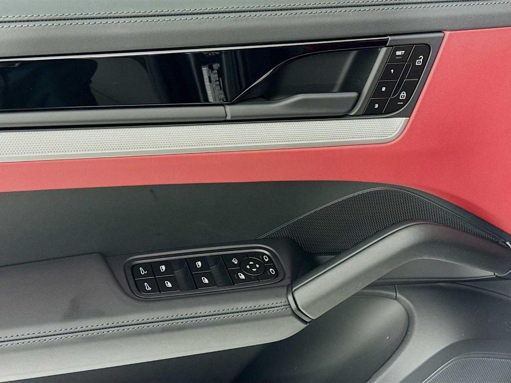 new 2025 Porsche Cayenne car, priced at $109,475