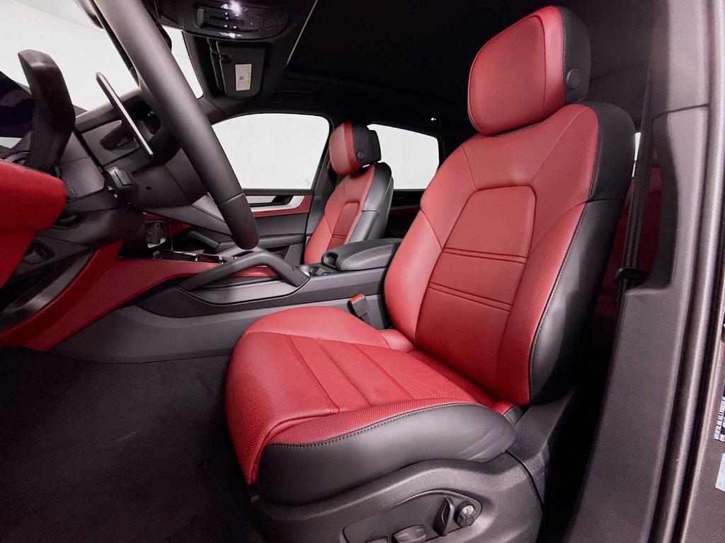 new 2025 Porsche Cayenne car, priced at $109,475