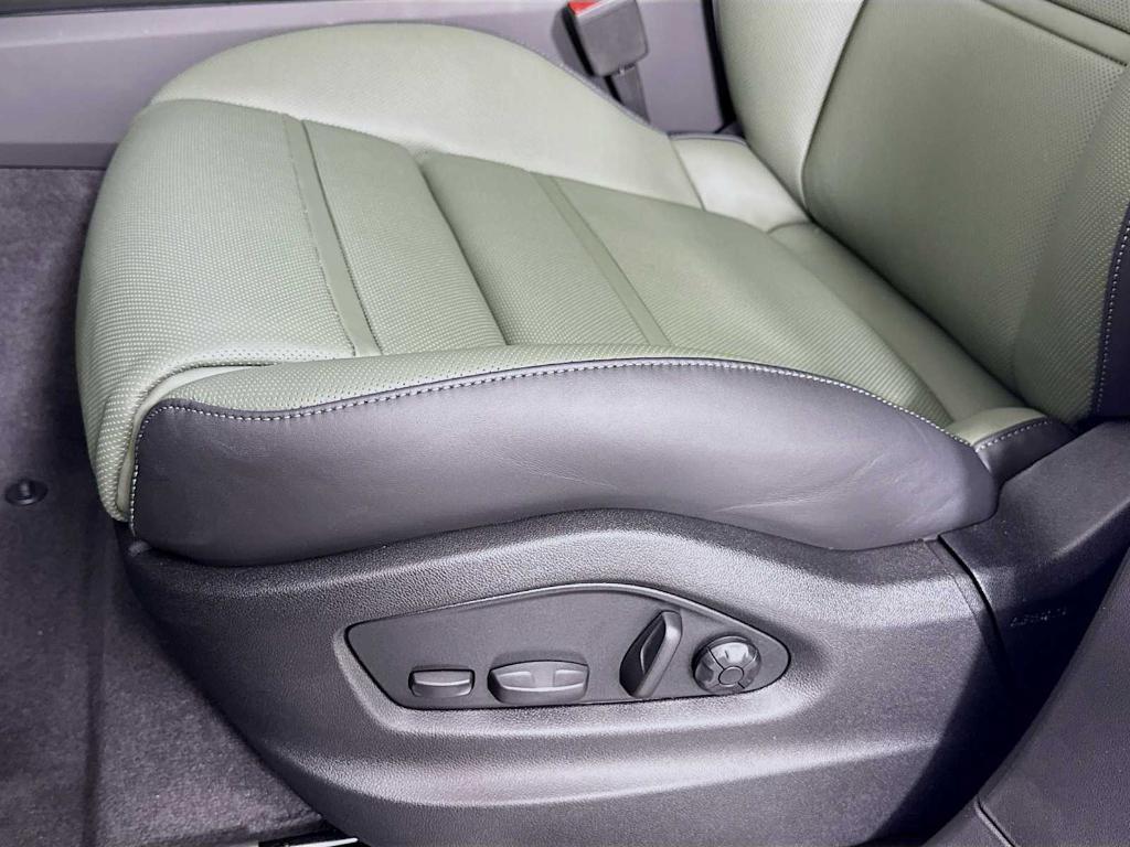 new 2025 Porsche Cayenne car, priced at $106,155