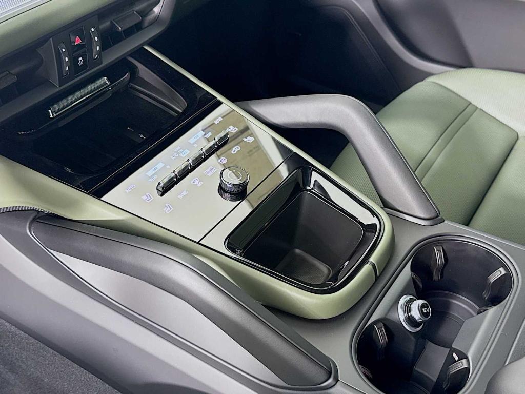 new 2025 Porsche Cayenne car, priced at $106,155
