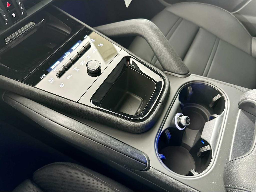 new 2025 Porsche Cayenne car, priced at $112,065