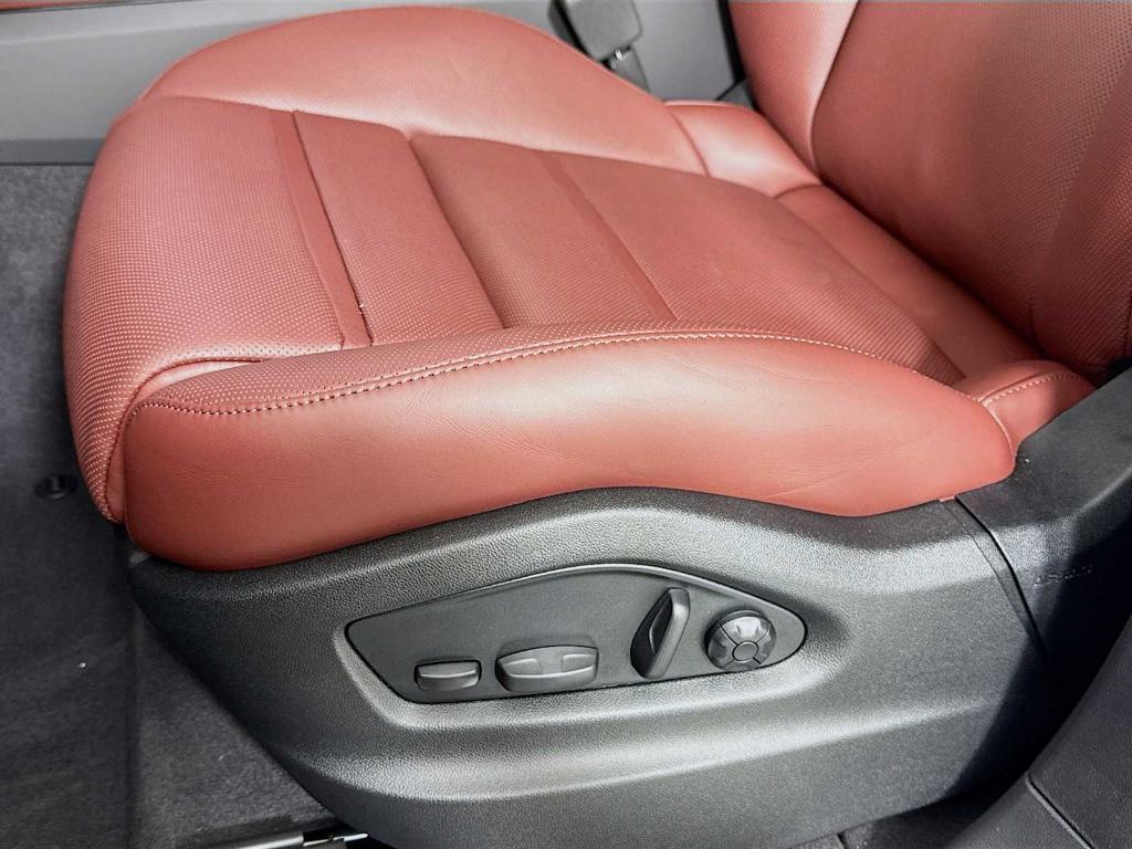 new 2025 Porsche Cayenne car, priced at $112,405