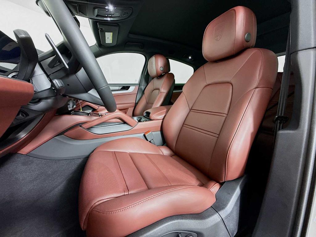 new 2025 Porsche Cayenne car, priced at $112,405