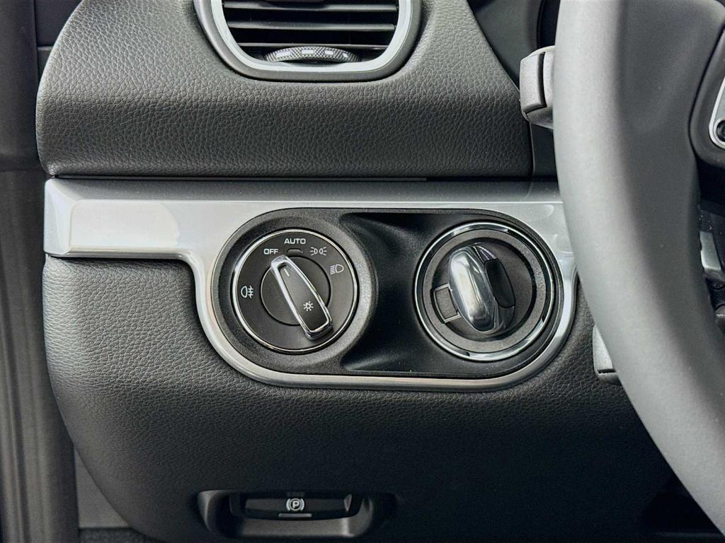 new 2025 Porsche 718 Boxster car, priced at $98,885