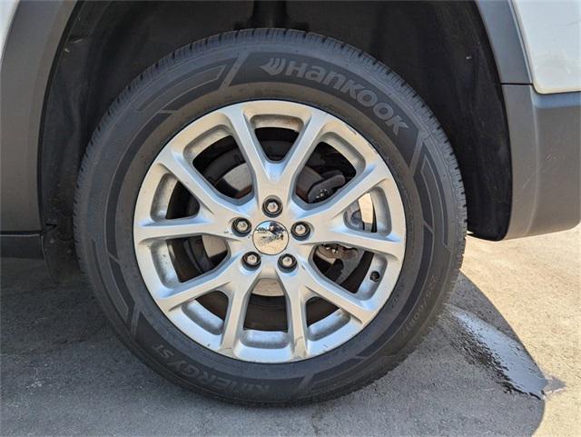 used 2019 Jeep Cherokee car, priced at $16,391