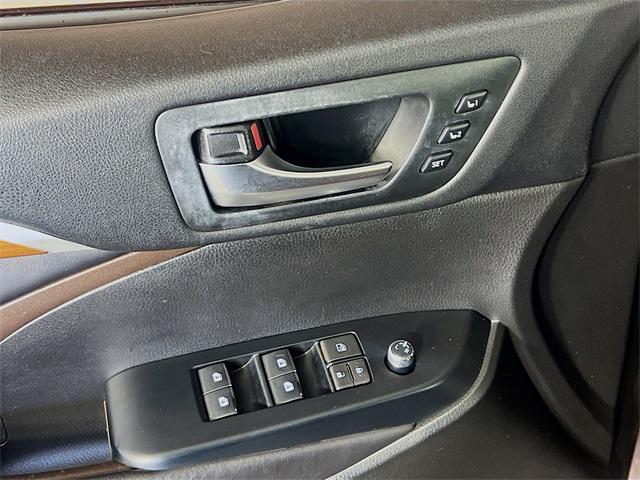 used 2018 Toyota Highlander car, priced at $25,350