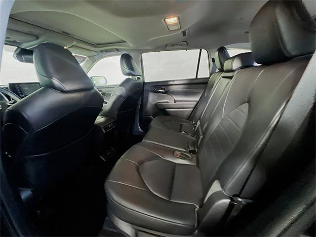 used 2021 Toyota Highlander car, priced at $29,000