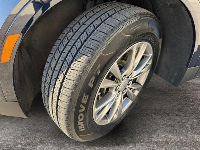 used 2022 Cadillac XT5 car, priced at $25,613