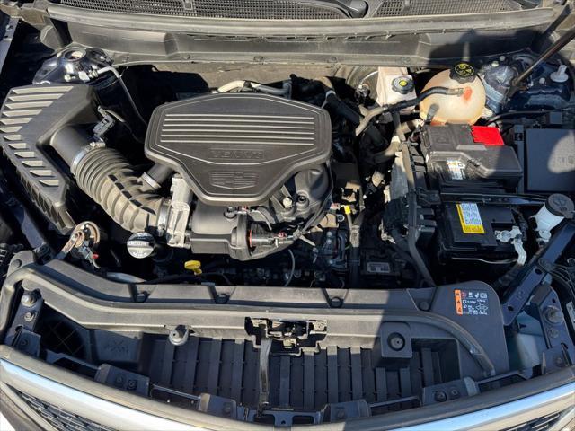 used 2022 Cadillac XT5 car, priced at $25,613