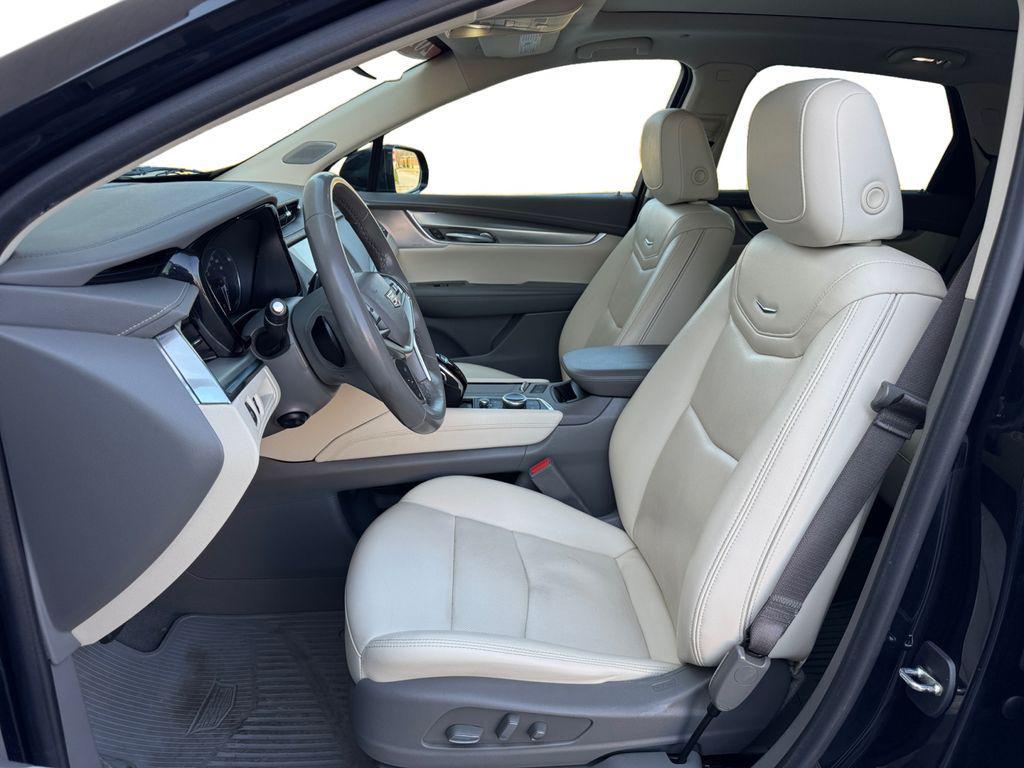 used 2022 Cadillac XT5 car, priced at $23,856