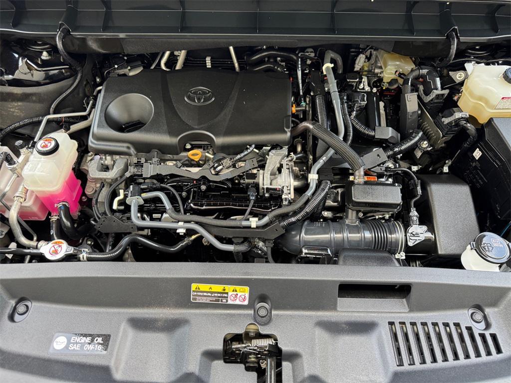used 2021 Toyota Highlander Hybrid car, priced at $28,177