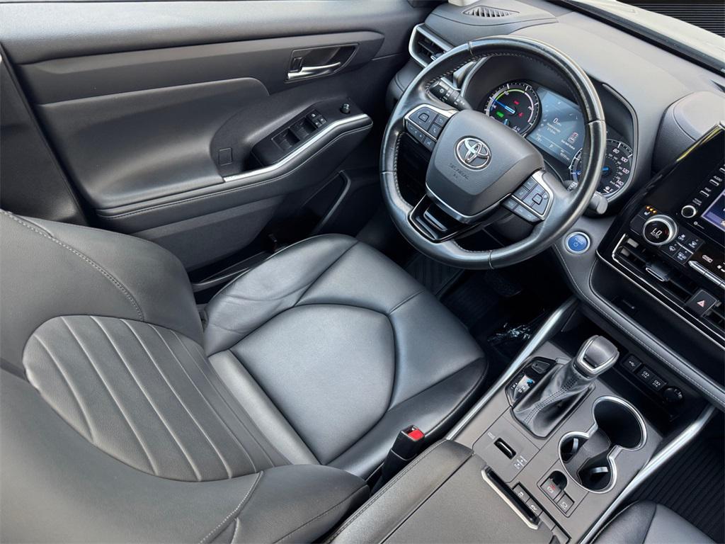 used 2021 Toyota Highlander Hybrid car, priced at $28,177