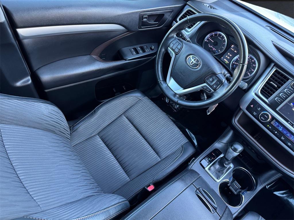 used 2019 Toyota Highlander car, priced at $24,493