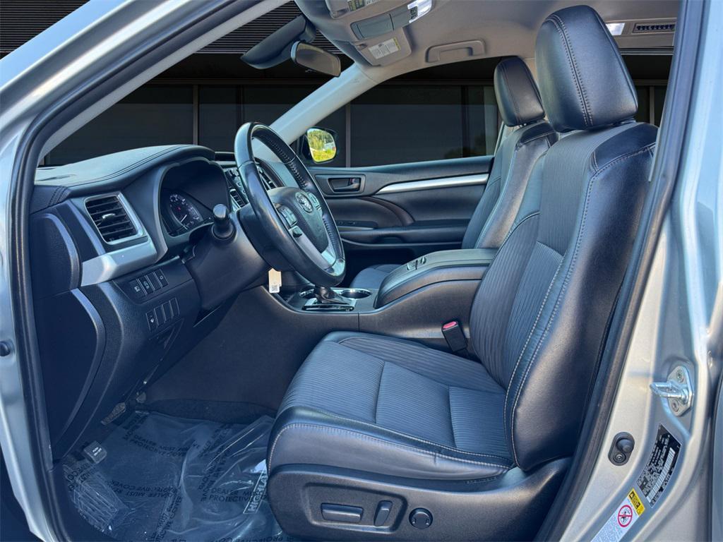 used 2019 Toyota Highlander car, priced at $24,493