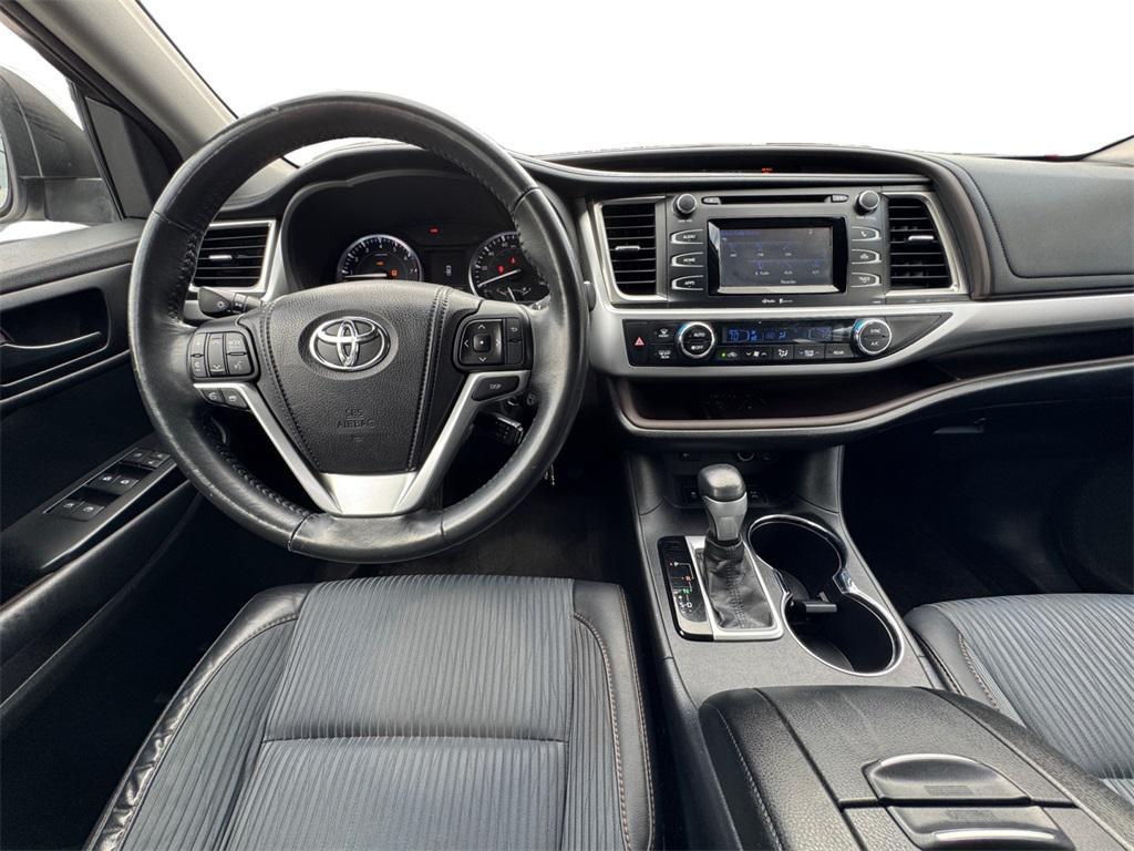 used 2015 Toyota Highlander car, priced at $19,226