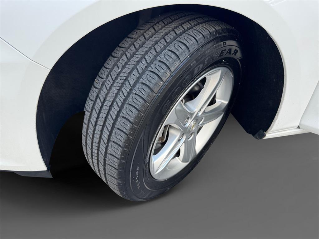 used 2021 Chevrolet Malibu car, priced at $14,116