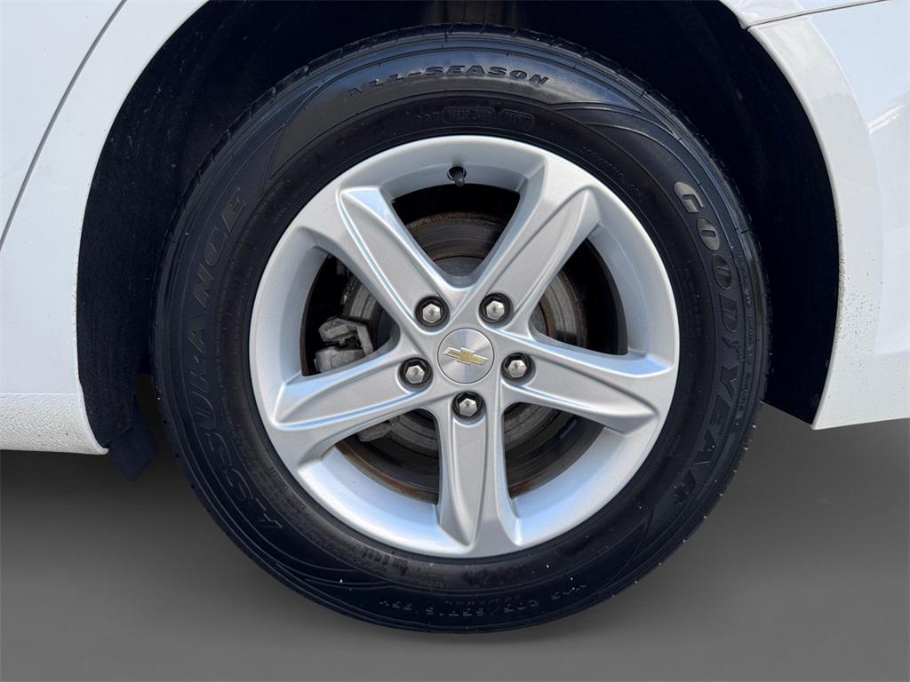used 2021 Chevrolet Malibu car, priced at $14,386