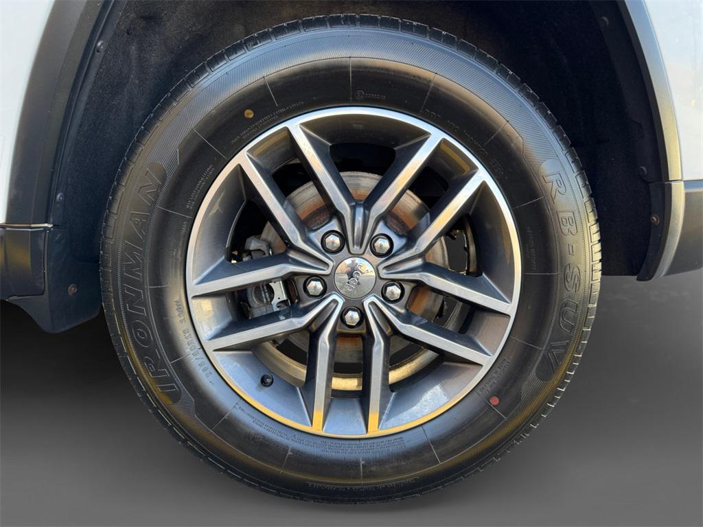 used 2018 Jeep Grand Cherokee car, priced at $17,160