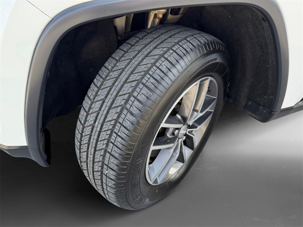 used 2018 Jeep Grand Cherokee car, priced at $17,160