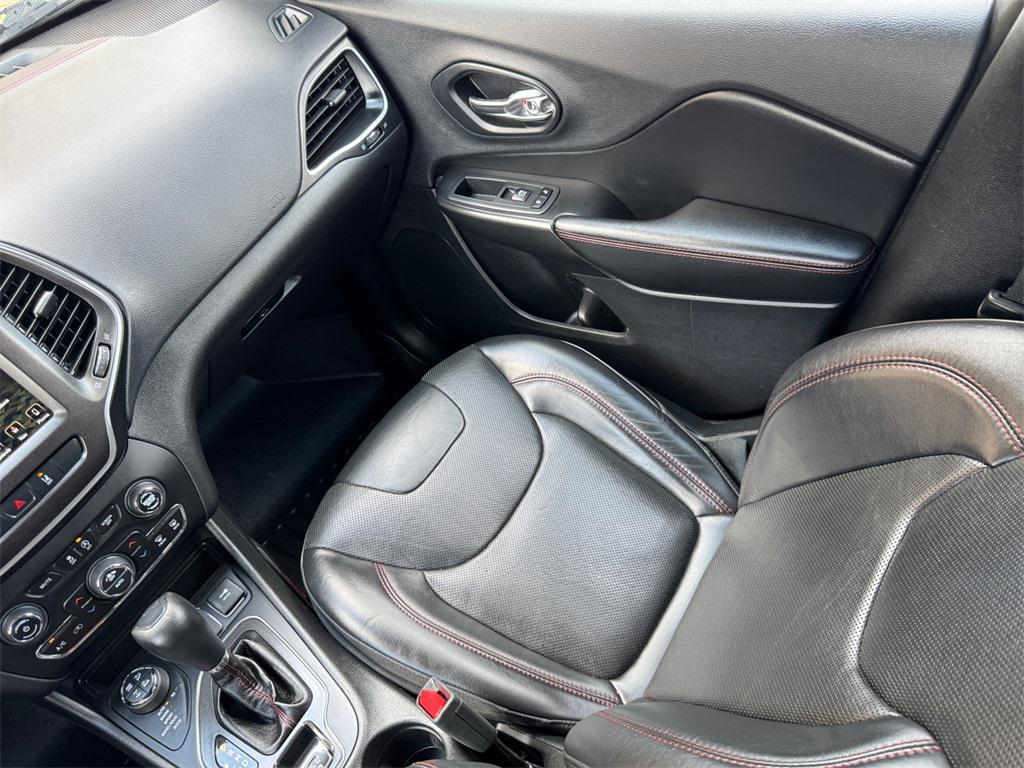 used 2019 Jeep Cherokee car, priced at $14,822