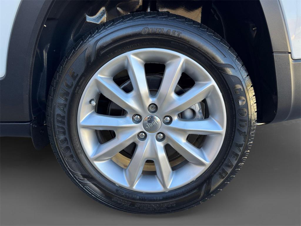 used 2017 Jeep Cherokee car, priced at $13,147