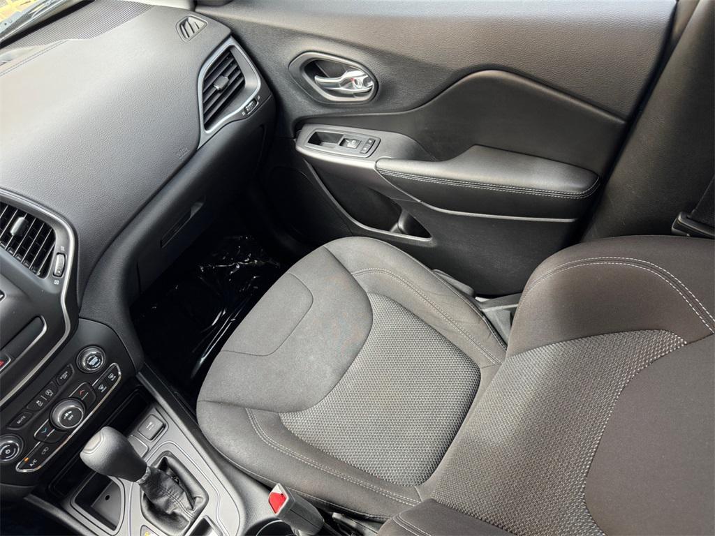 used 2019 Jeep Cherokee car, priced at $13,762