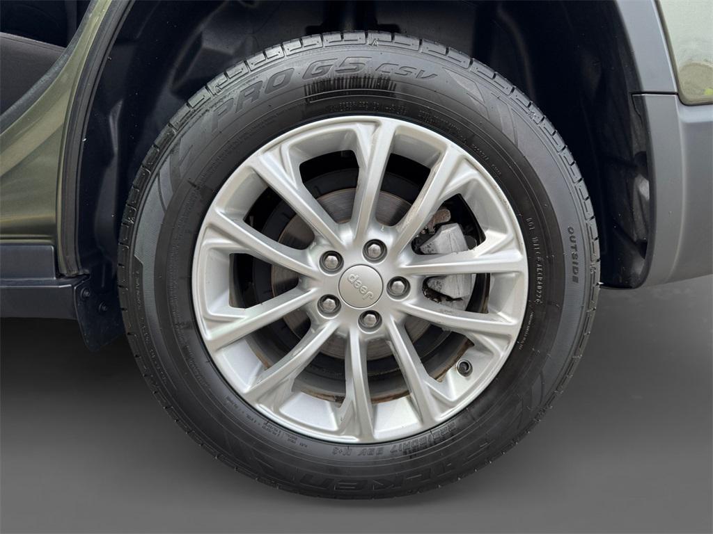 used 2019 Jeep Cherokee car, priced at $13,333