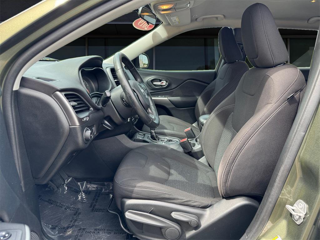 used 2019 Jeep Cherokee car, priced at $13,762
