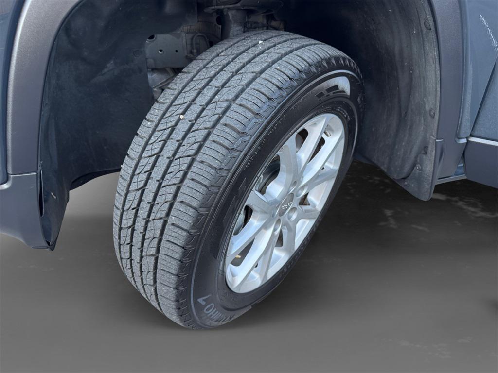 used 2018 Jeep Cherokee car, priced at $15,777