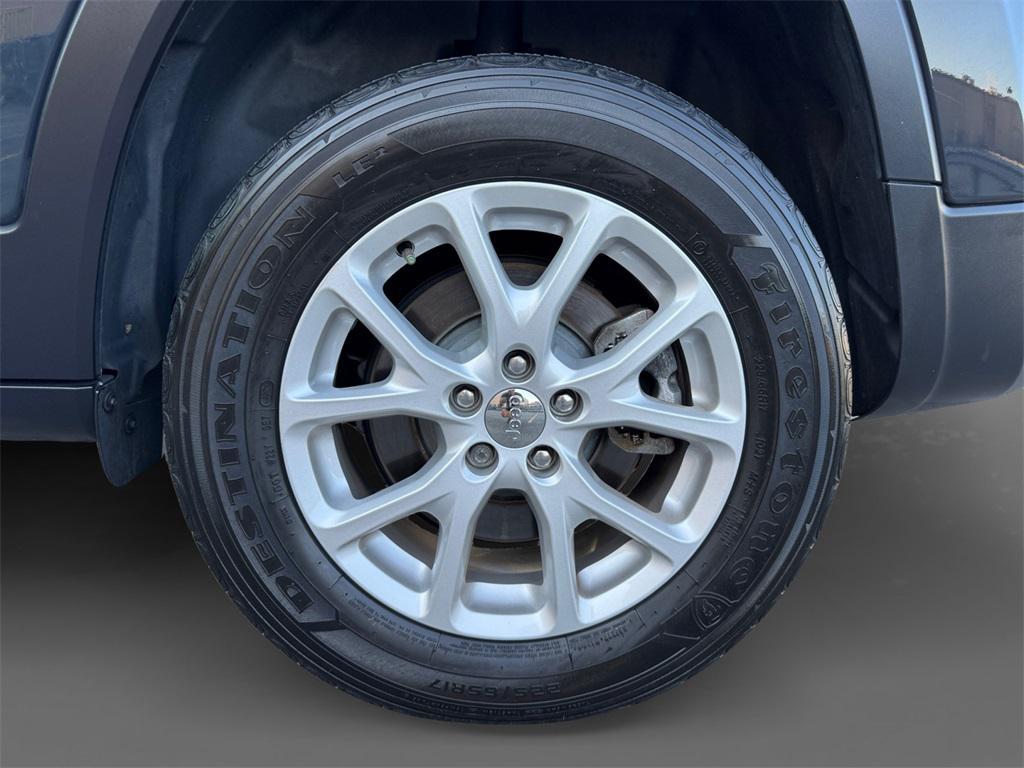 used 2018 Jeep Cherokee car, priced at $15,777