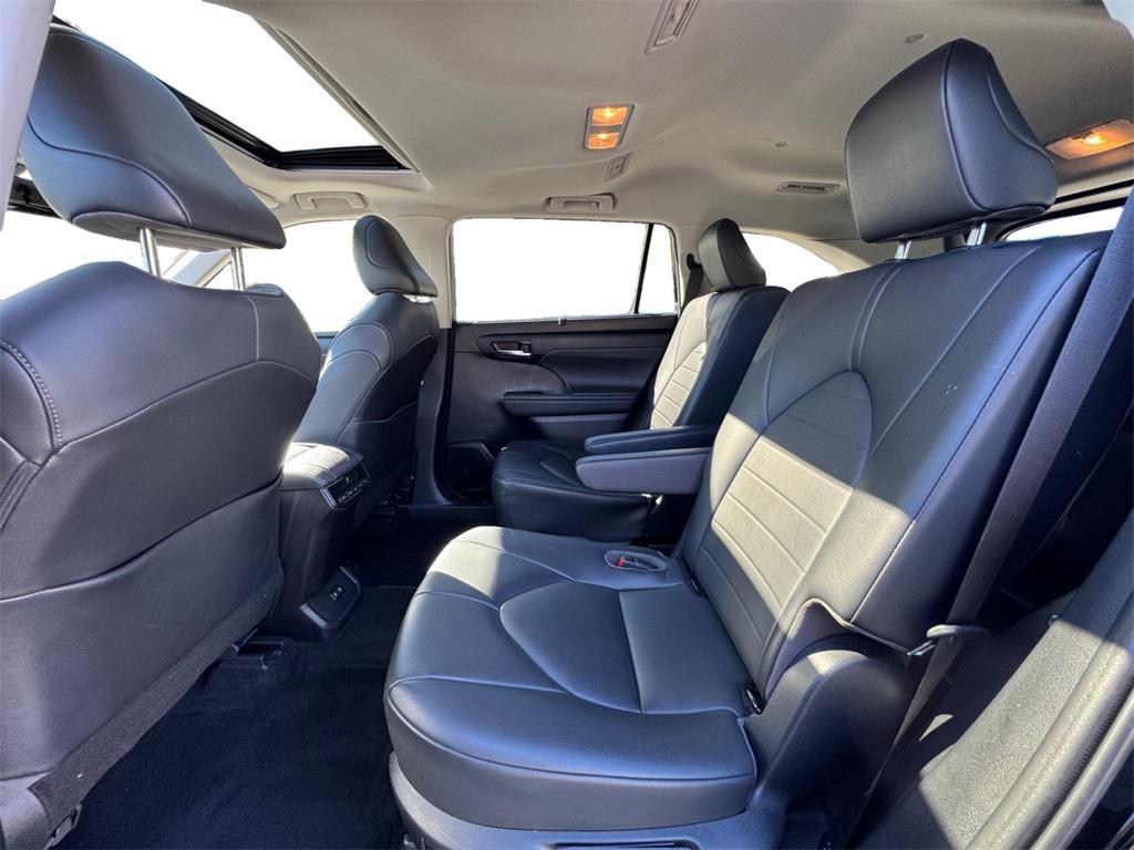 used 2020 Toyota Highlander car, priced at $27,144