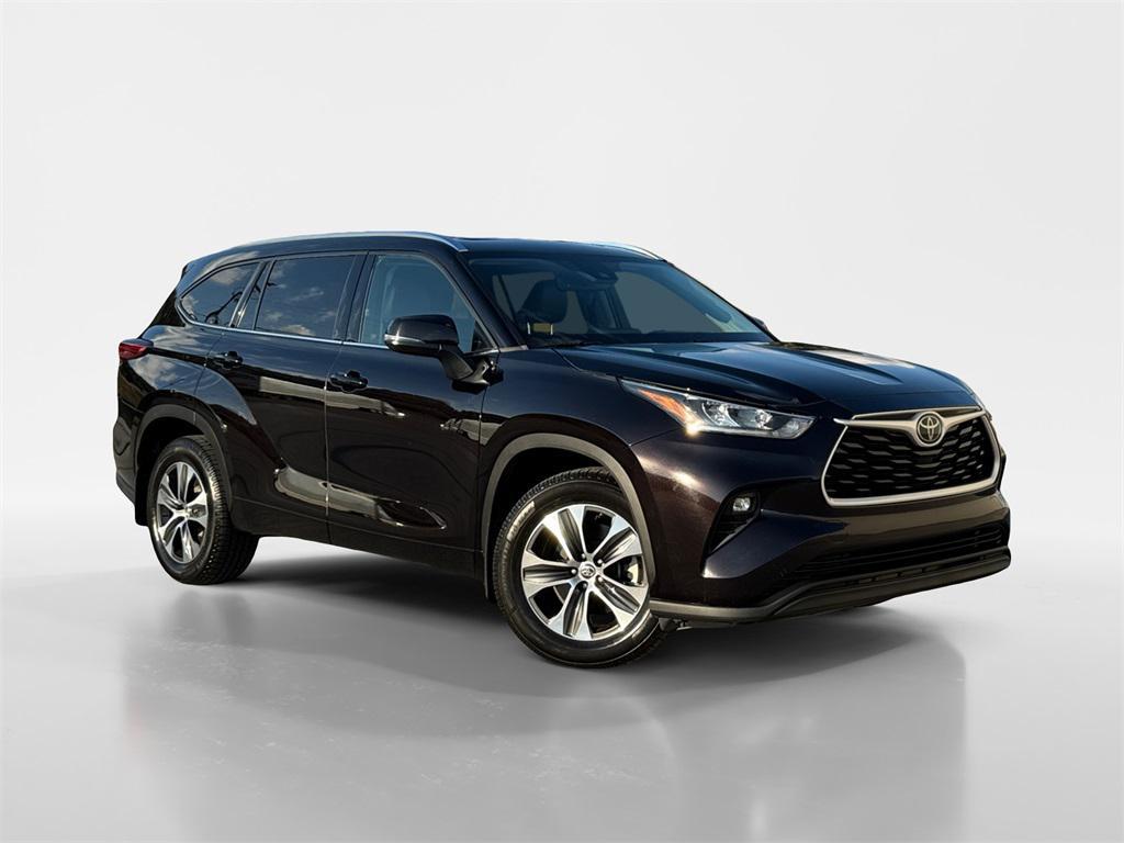 used 2020 Toyota Highlander car, priced at $26,949
