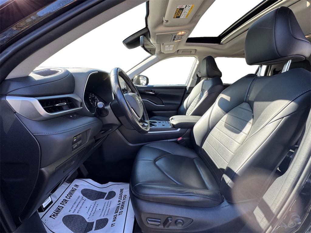 used 2020 Toyota Highlander car, priced at $27,144