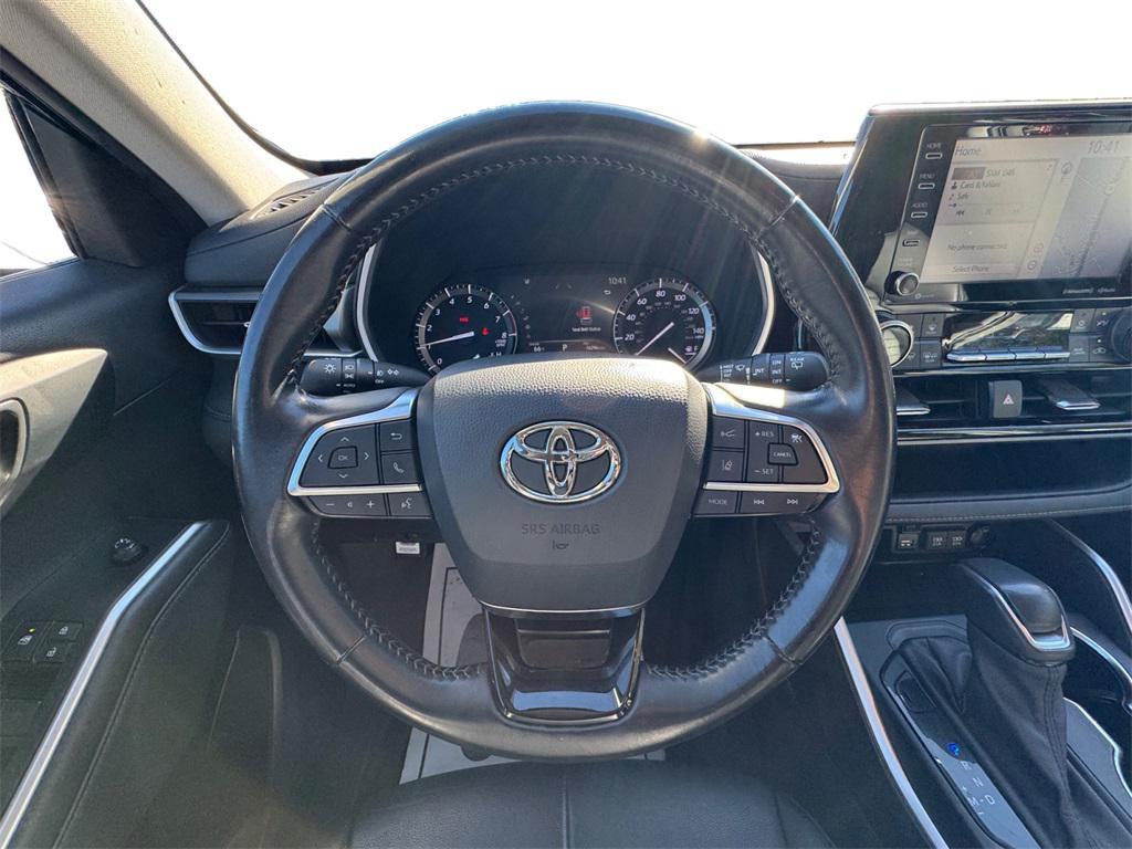 used 2020 Toyota Highlander car, priced at $27,144