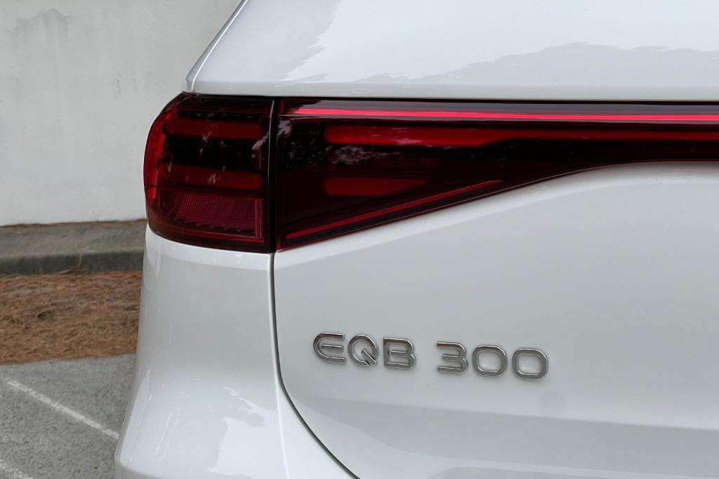 new 2024 Mercedes-Benz EQB 300 car, priced at $64,625