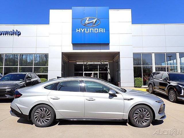 new 2024 Hyundai Sonata Hybrid car, priced at $38,213