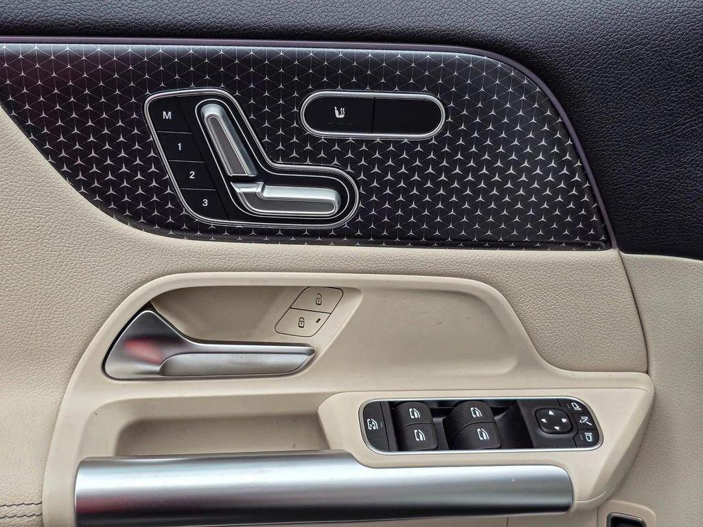 new 2025 Mercedes-Benz GLA 250 car, priced at $48,795