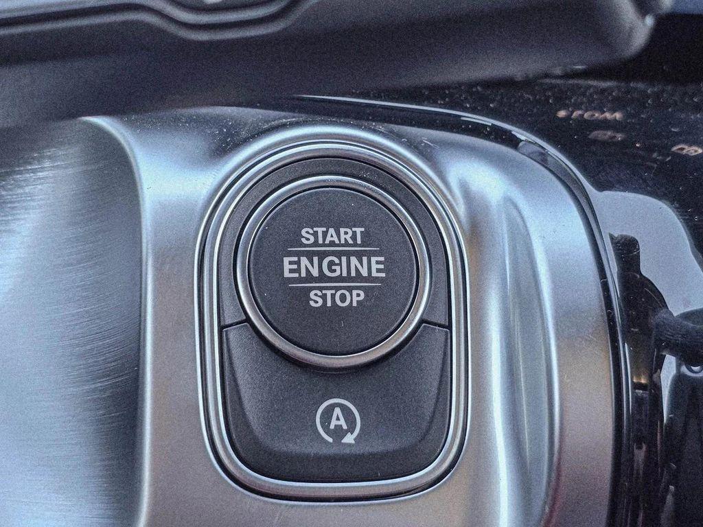 new 2025 Mercedes-Benz GLB 250 car, priced at $56,335