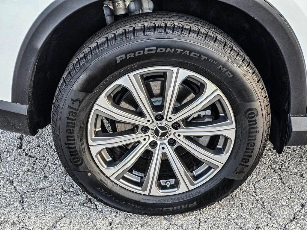 new 2025 Mercedes-Benz GLC 300 car, priced at $54,185