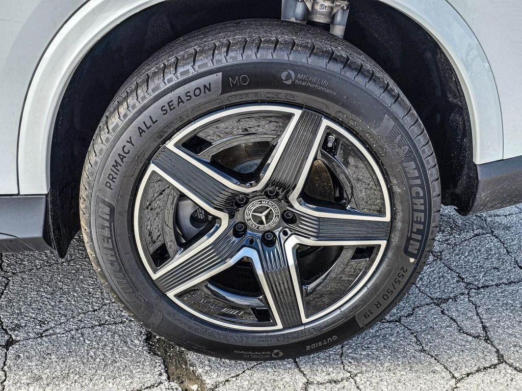 new 2025 Mercedes-Benz GLC 300 car, priced at $56,335