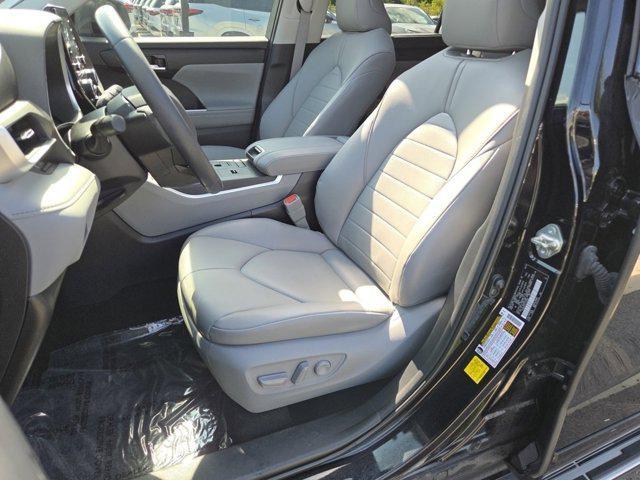 used 2020 Toyota Highlander Hybrid car, priced at $32,396