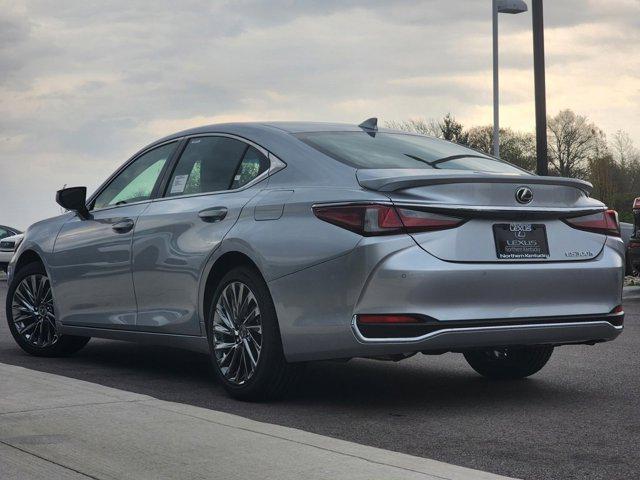 new 2025 Lexus ES 300h car, priced at $53,754