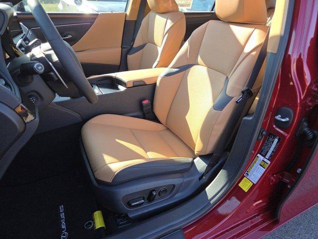 new 2025 Lexus ES 300h car, priced at $49,827