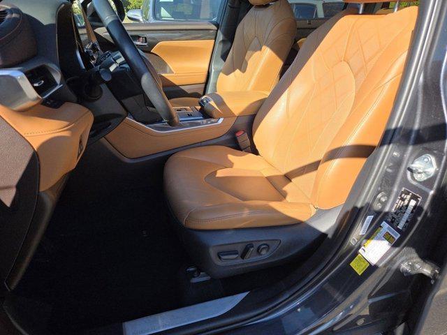 used 2021 Toyota Highlander Hybrid car, priced at $30,428