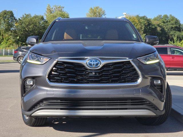used 2021 Toyota Highlander Hybrid car, priced at $30,428